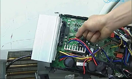 巴音郭楞美的空调电话是多少